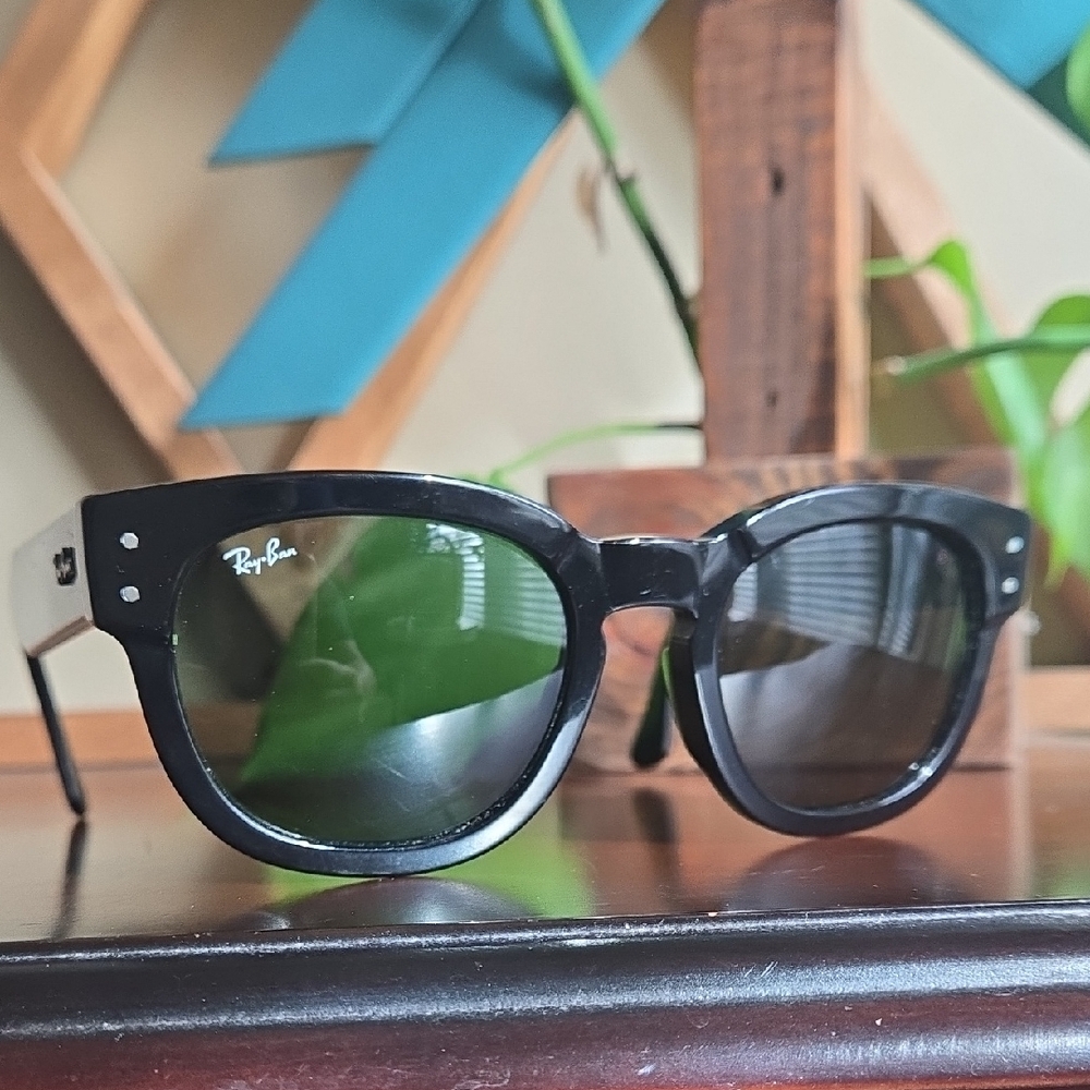 Ray-Ban Black Frame MEGA HAWKEYE Sunglasses